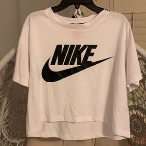 nike cropped t-shirt!!